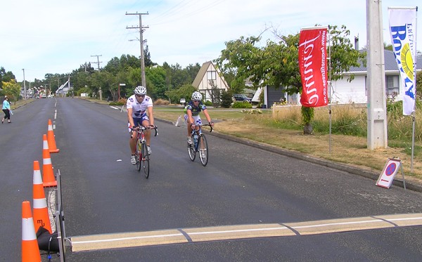 Megan Whitehead riding into the finish